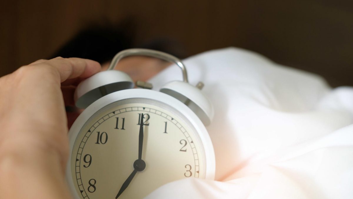 adult-alarm-alarm-clock-1028741 (1)