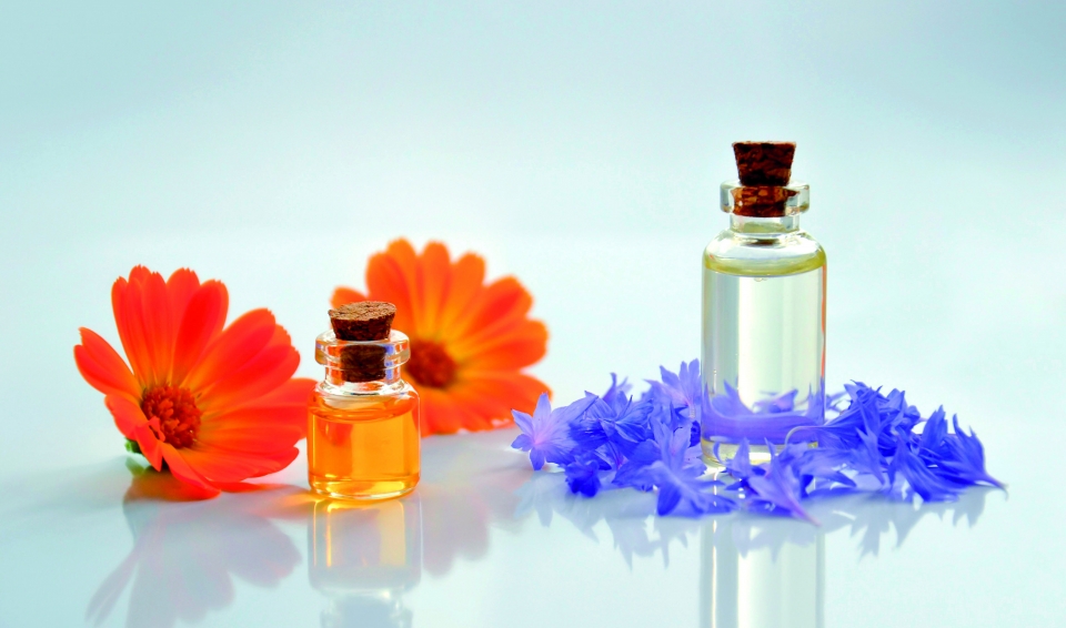 Imagem essential-oil-4065187