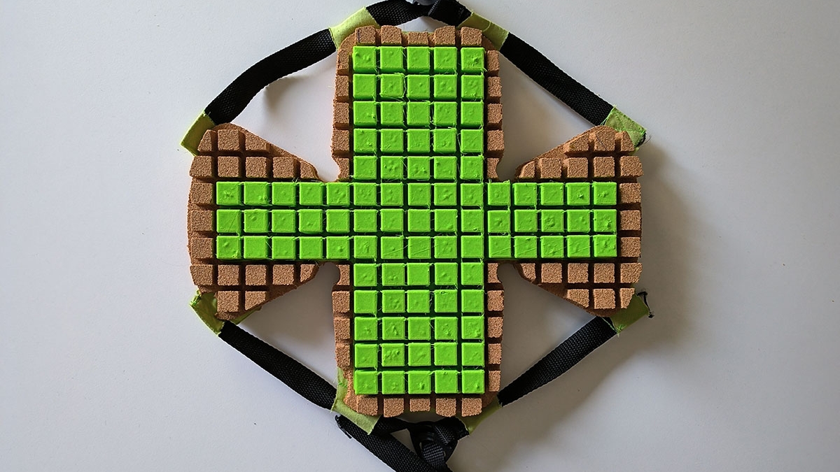 Flattie, um capacete plano de cortiça que dá para reciclar