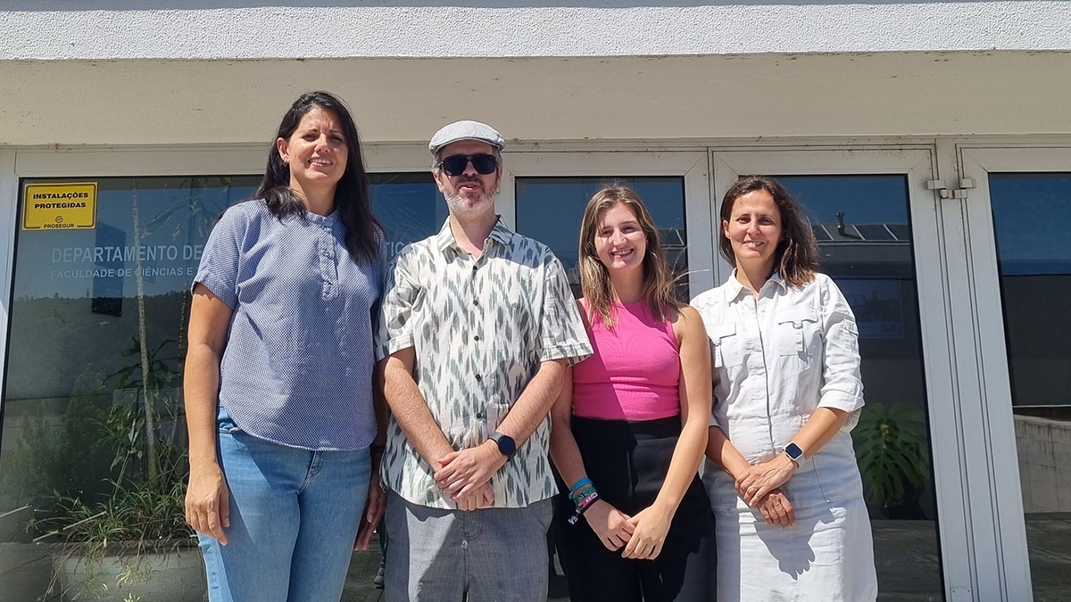 Ana Alves, Hugo Gonçalo Oliveira, Patrícia Ferreira e Catarina Silva pertencem ao Departamento de Engenharia Informática da Faculdade de Ciências e Tecnologia da Universidade de Coimbra)
