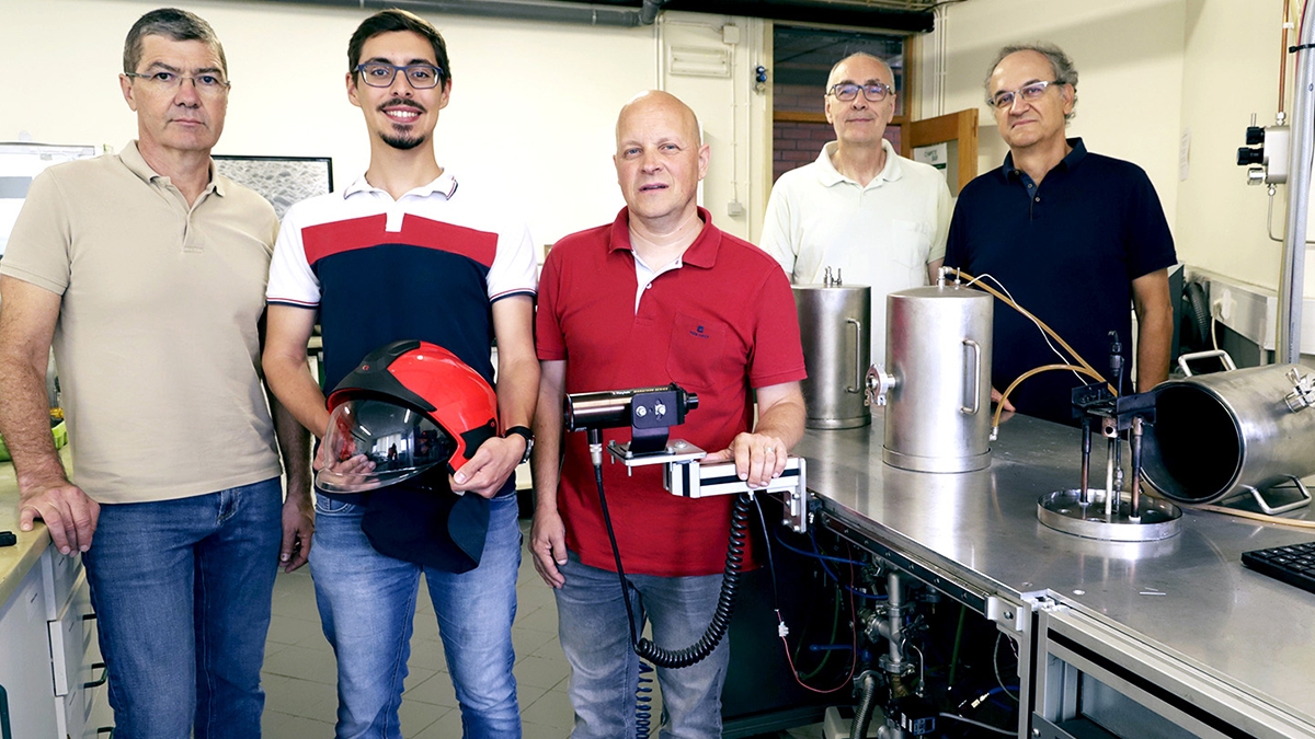 A equipa que desenvolveu o novo sensor. Da esquerda para a direita, Filipe Oliveira, Bernardo Tavares, Miguel Neto, Jacinto Alves e Rui Ramos e Silva